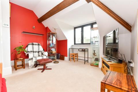 1 bedroom flat for sale, Coombe Hall Park, East Grinstead, West Sussex