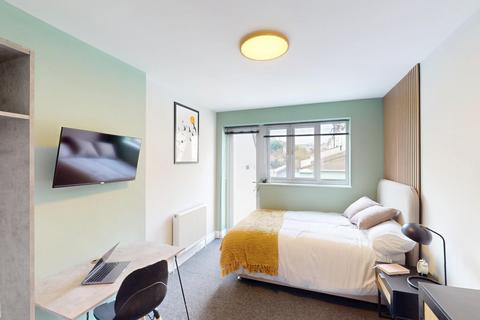 4 bedroom maisonette to rent, Gloucester Road, Bristol BS7