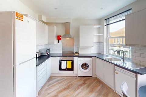 4 bedroom maisonette to rent, Gloucester Road, Bristol BS7