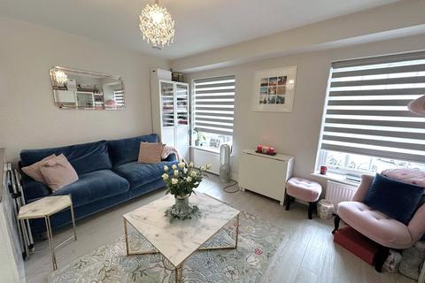 1 bedroom apartment for sale, Westcombe House, 38 Windsor Street, Uxbridge, UB8