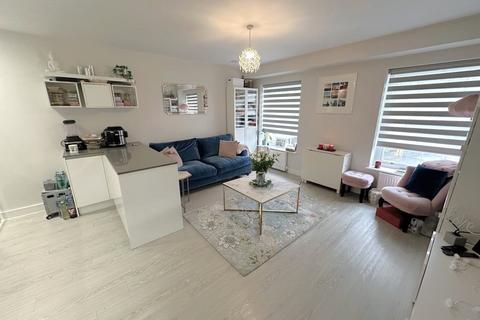 1 bedroom apartment for sale, Westcombe House, 38 Windsor Street, Uxbridge, UB8