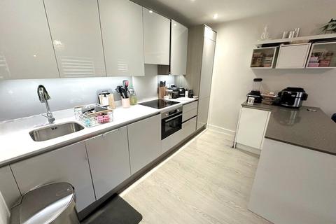 1 bedroom apartment for sale, Windsor Street, Uxbridge, Greater London, UB8