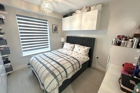 1 bedroom apartment for sale, Windsor Street, Uxbridge, Greater London, UB8