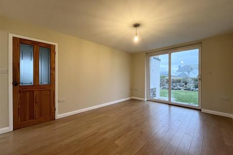 2 bedroom flat to rent, Pentire Avenue, Newquay TR7