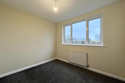 2 bedroom flat to rent, Pentire Avenue, Newquay TR7