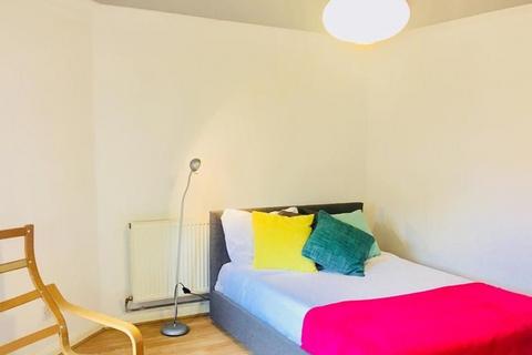 2 bedroom maisonette to rent, Hoxton Street, London N1