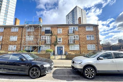 2 bedroom flat to rent, Bisson Road, Stratford