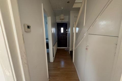 2 bedroom flat to rent, Mungo Park Road, Rainham