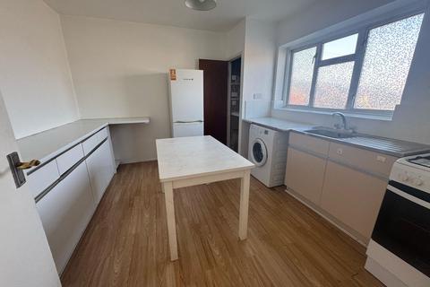 2 bedroom flat to rent, Mungo Park Road, Rainham