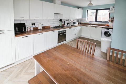 3 bedroom semi-detached house for sale, Manor House View, Castleford WF10