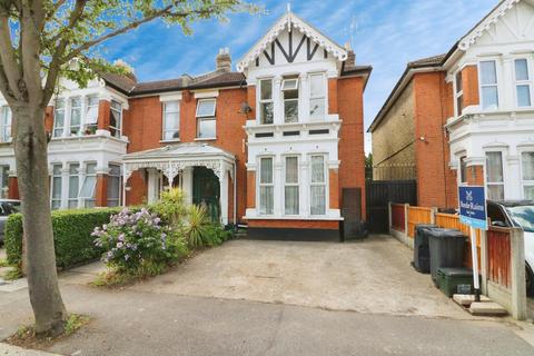 4 bedroom semi-detached house for sale, Airlie Gardens, Ilford IG1