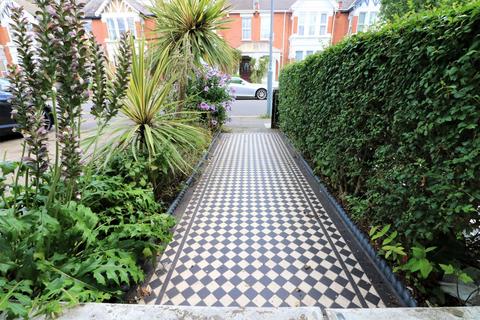 28 Airlie Gardens, Ilford, IG1 4LB