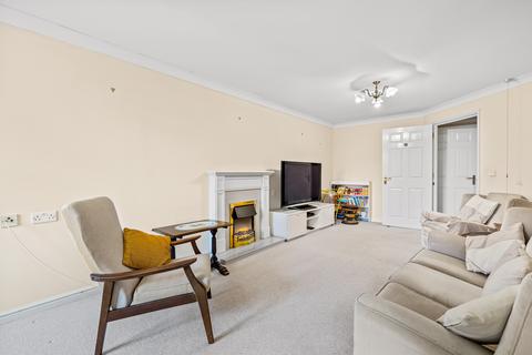 1 bedroom apartment to rent, Massetts Road, Horley RH6