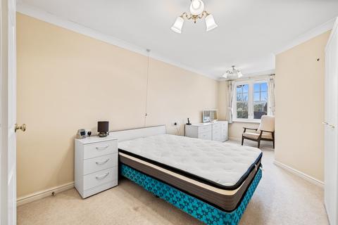 1 bedroom apartment to rent, Massetts Road, Horley RH6