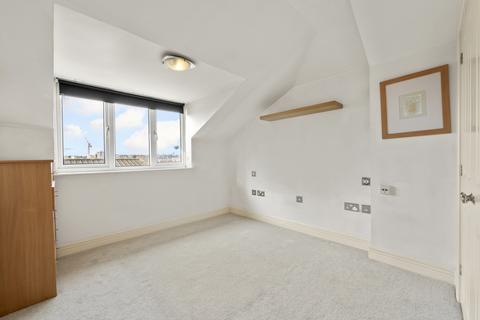 1 bedroom flat to rent, Wells Place, SW18