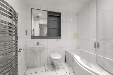 1 bedroom flat to rent, Wells Place, SW18