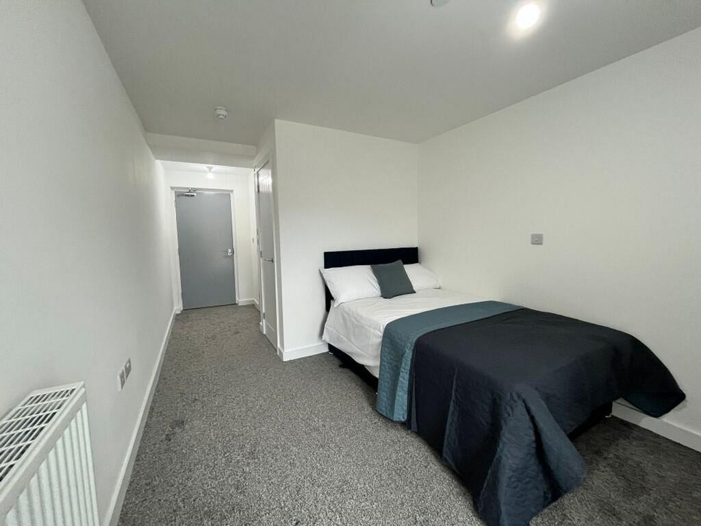 A spacious and clean double bedroom perfect for...