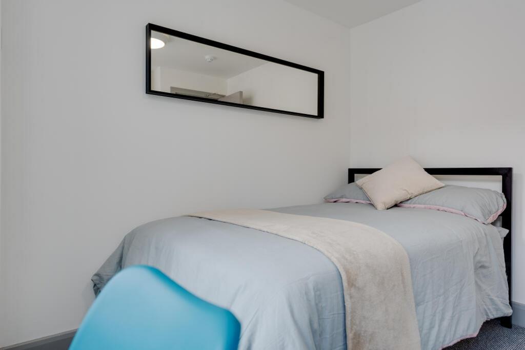 A cozy and well-maintained double bedroom featu...