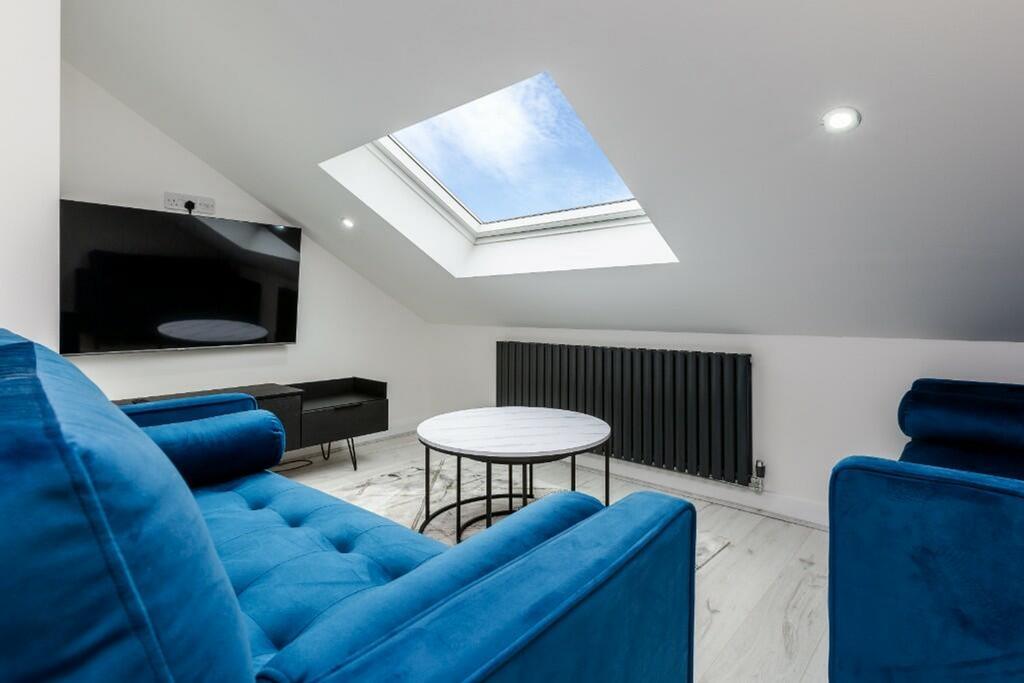 A stylish and contemporary living room featurin...