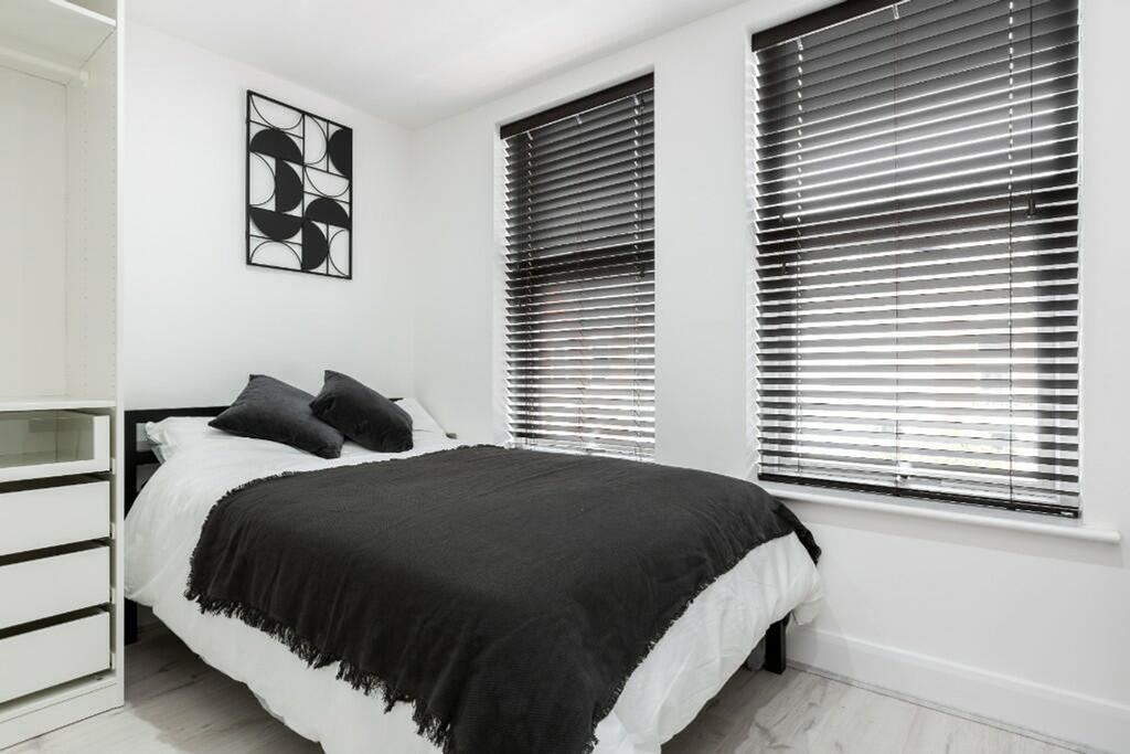 This inviting double bedroom features a comfort...