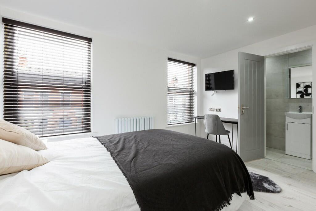 Experience comfort in this inviting double bedr...