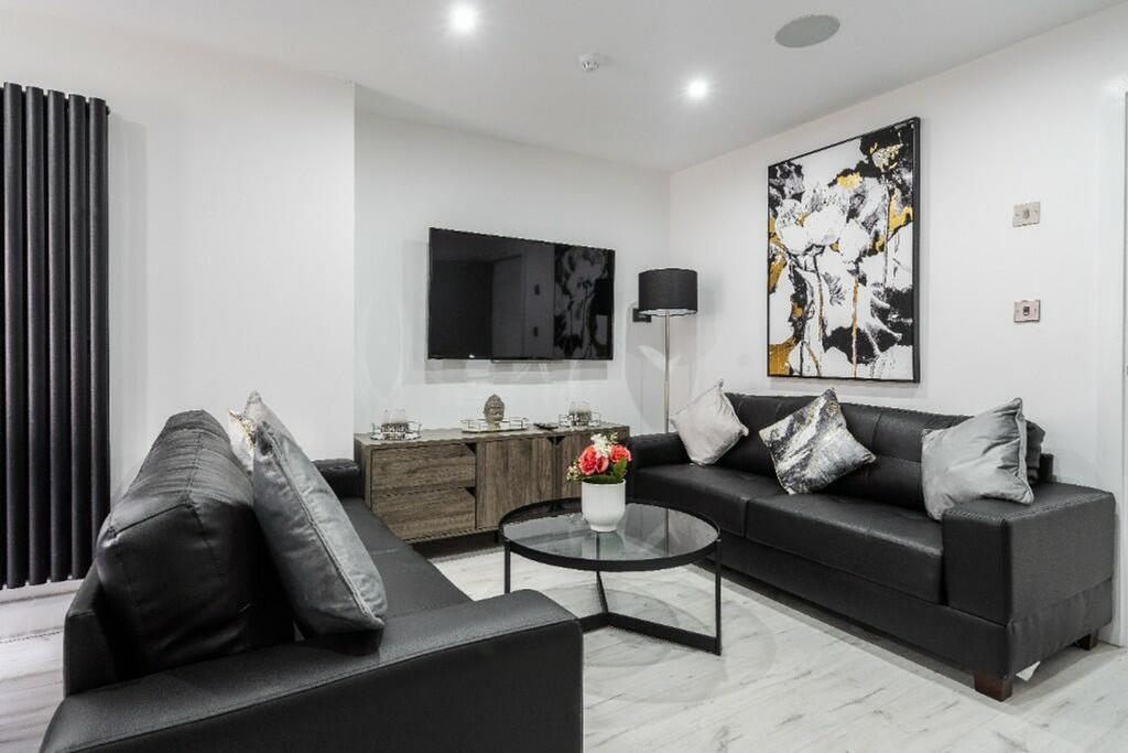 A stylish and contemporary living room featurin...