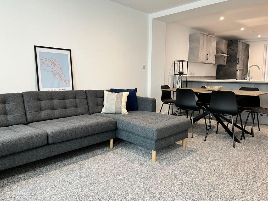 A spacious and inviting large modern living roo...