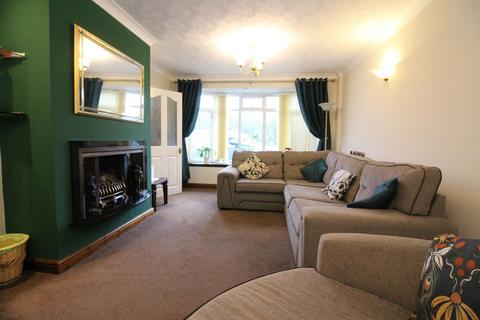 68 Planks Lane, Wombourne, Wolverhampton, WV5 8DU