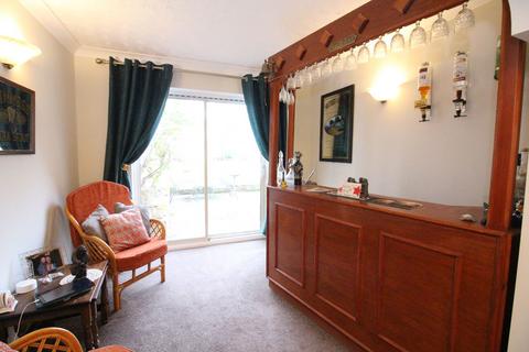 68 Planks Lane, Wombourne, Wolverhampton, WV5 8DU