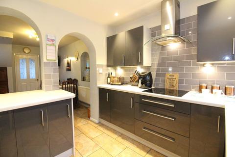 68 Planks Lane, Wombourne, Wolverhampton, WV5 8DU