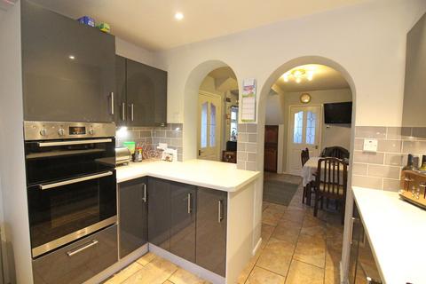 68 Planks Lane, Wombourne, Wolverhampton, WV5 8DU