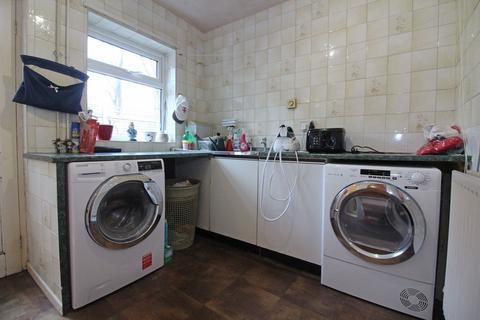 68 Planks Lane, Wombourne, Wolverhampton, WV5 8DU