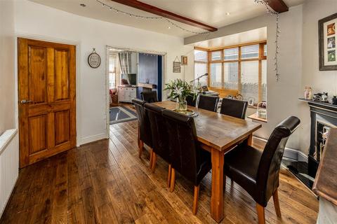 3 bedroom semi-detached house for sale, Newlands Road, Halifax HX2