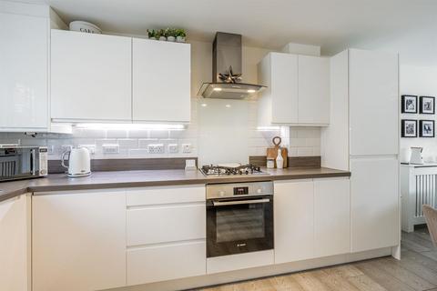 6 Gittins Park, Wombourne, Wolverhampton, WV5 0NR