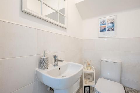 6 Gittins Park, Wombourne, Wolverhampton, WV5 0NR