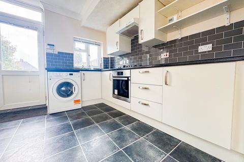 3 bedroom terraced house for sale, Rodway Road, Patchway, Bristol, Gloucestershire, BS34