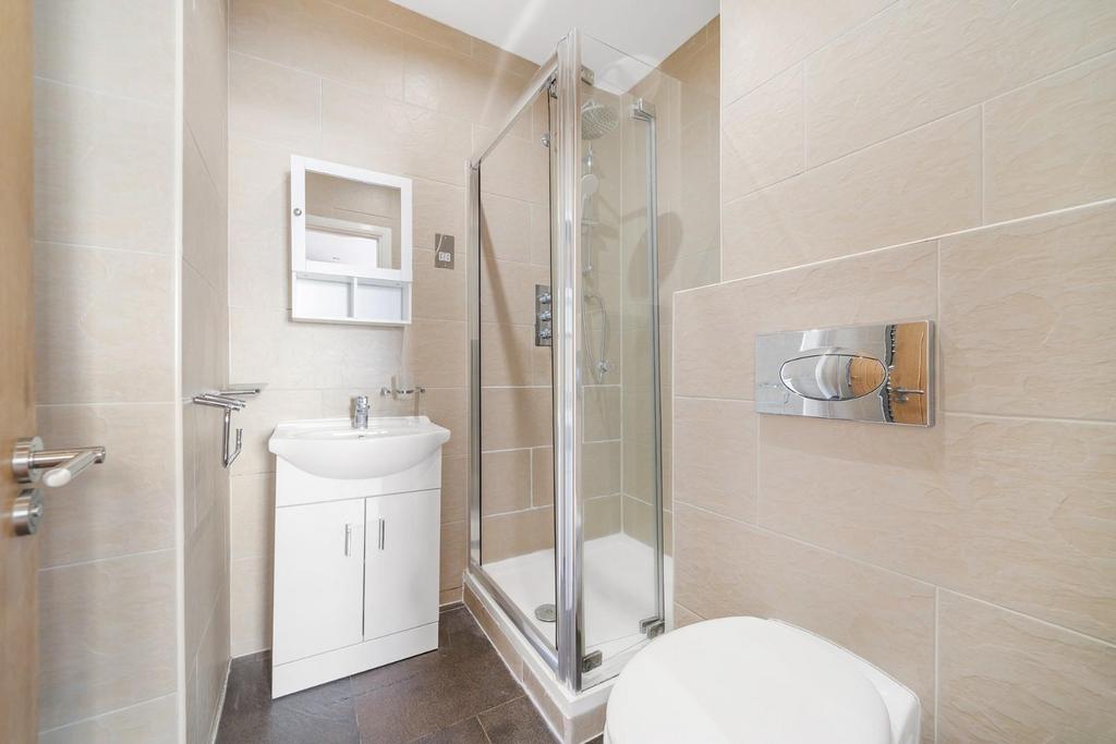 Bedroom 2 Ensuite.jpg