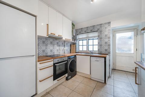 2 bedroom flat for sale, South Street, Epsom KT18