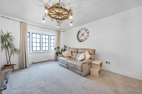 2 bedroom flat for sale, South Street, Epsom KT18