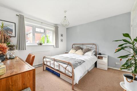 14 Arthur Close, Bagshot, GU19 5QT