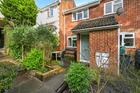 14 Arthur Close, Bagshot, GU19 5QT