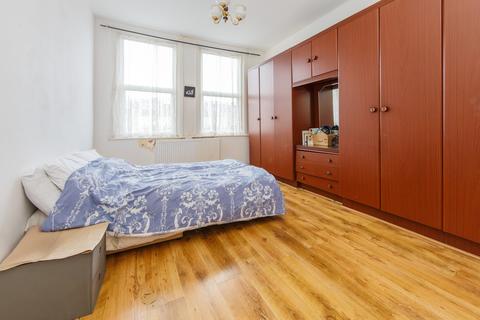 2 bedroom terraced house for sale, 6 Derby Avenue, London N12