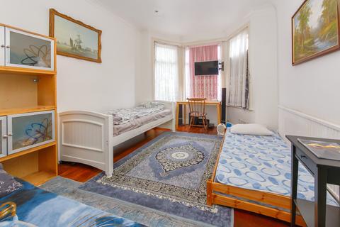 2 bedroom terraced house for sale, 6 Derby Avenue, London N12