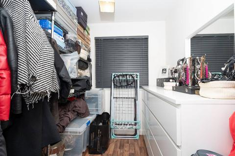 2 bedroom flat for sale, Farthing Close, Watford, WD18