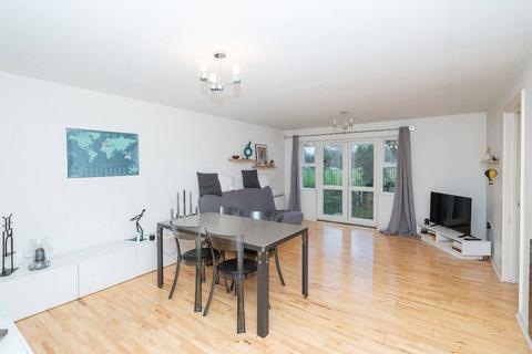 2 bedroom flat for sale, Farthing Close, Watford, WD18