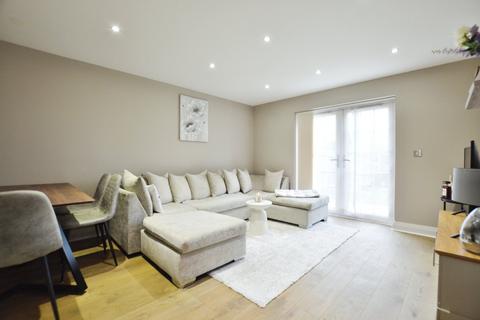 2 Binfield Close, Byfleet, West Byfleet, KT14 7FJ