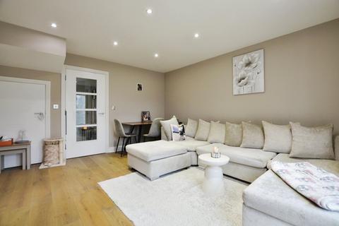 2 Binfield Close, Byfleet, West Byfleet, KT14 7FJ