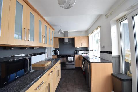 2 bedroom house for sale, Warmfield View, Wakefield WF1