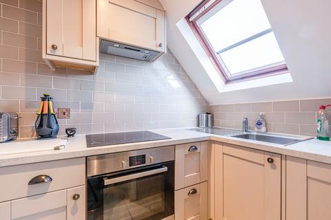 1 bedroom flat for sale, High Road, West Byfleet KT14