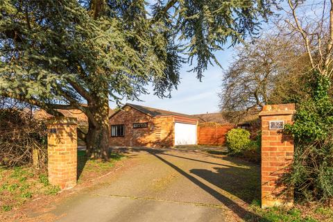 3 bedroom bungalow for sale, Oxford Road, Stone, Aylesbury, Buckinghamshire, HP17